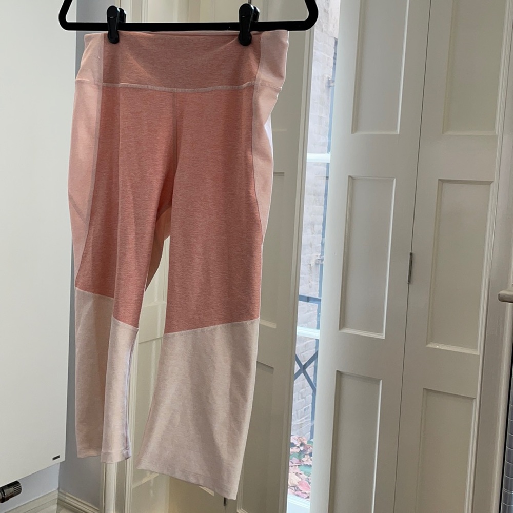 Outdoor Voices size large pink capri workout pants